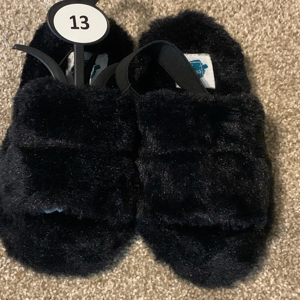 Extremely Me slippers fuzzy